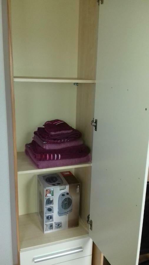 Biberach-Riss-Zimmer-Frei, Einzel-Zimmer Bad Kueche Birkenhard Room photo