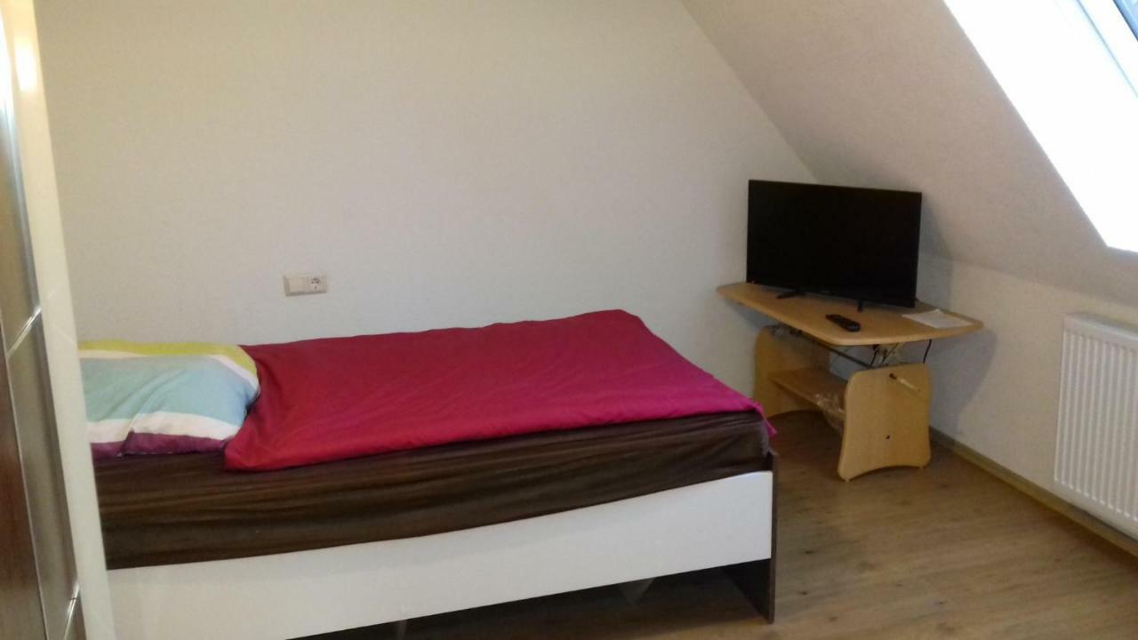 Biberach-Riss-Zimmer-Frei, Einzel-Zimmer Bad Kueche Birkenhard Room photo